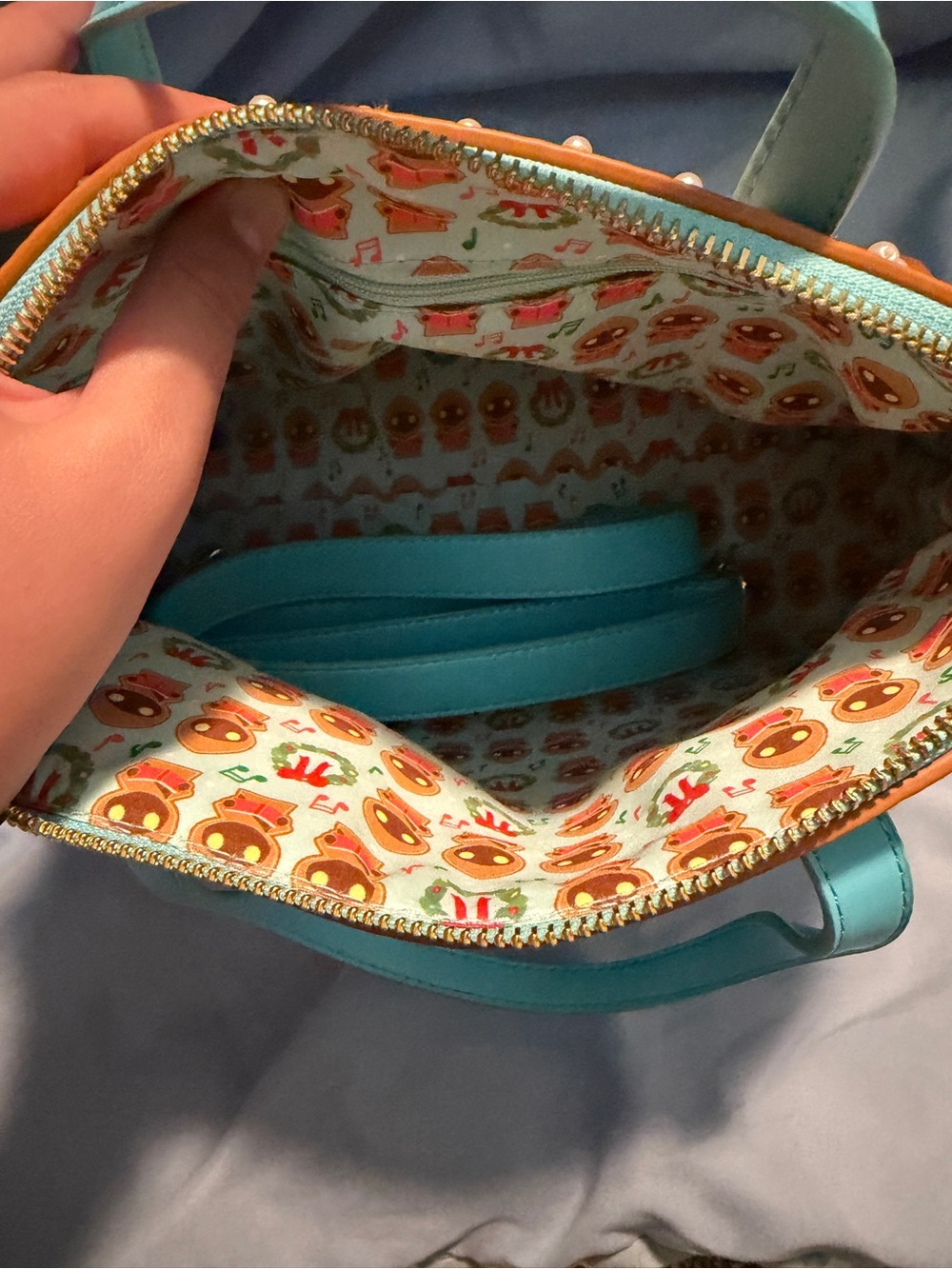 Loungefly Star Wars Holiday Gingerbread House Crossbody - Picture 3 of 3